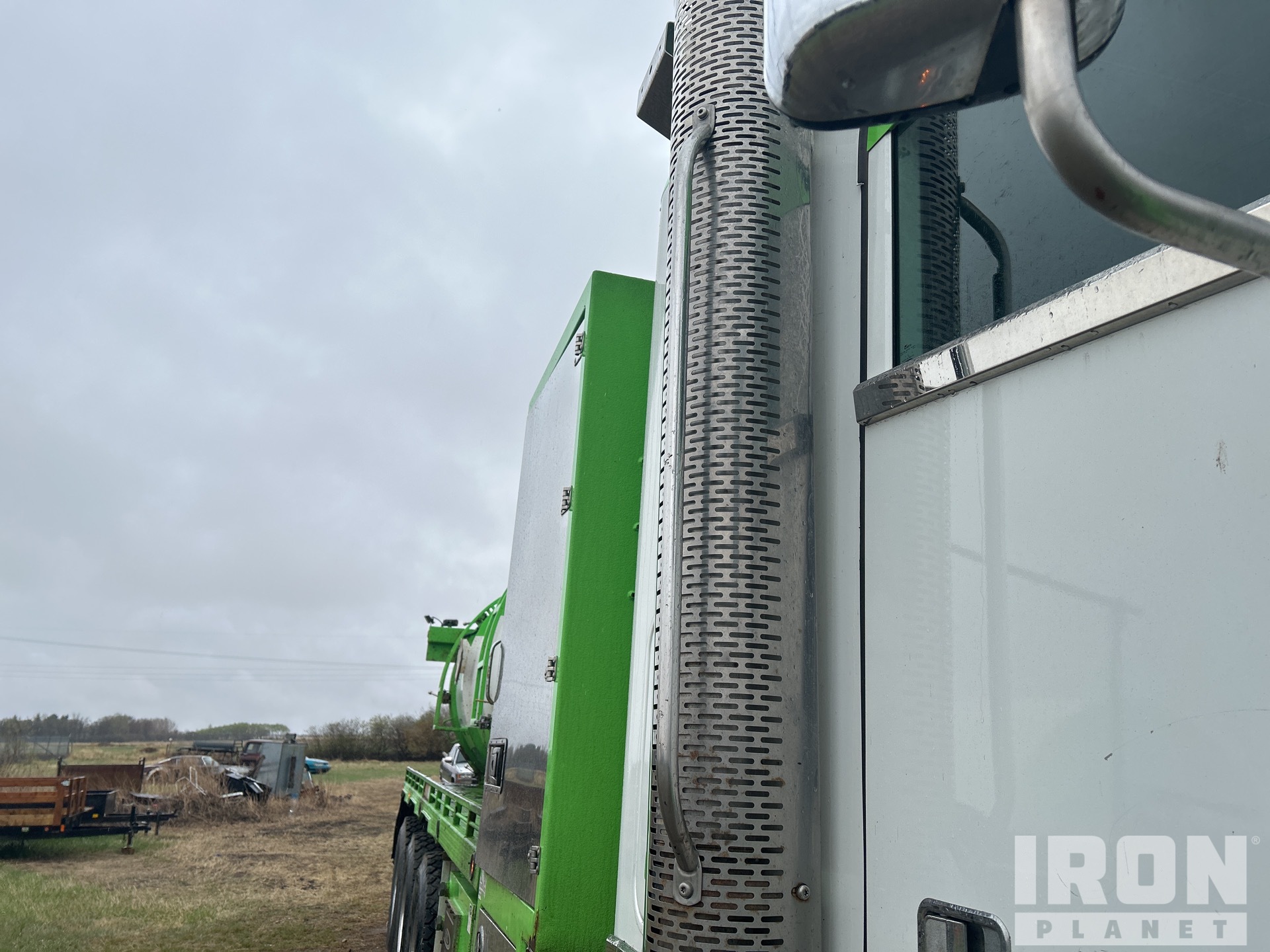 2015 Freightliner CORONADO 122SD