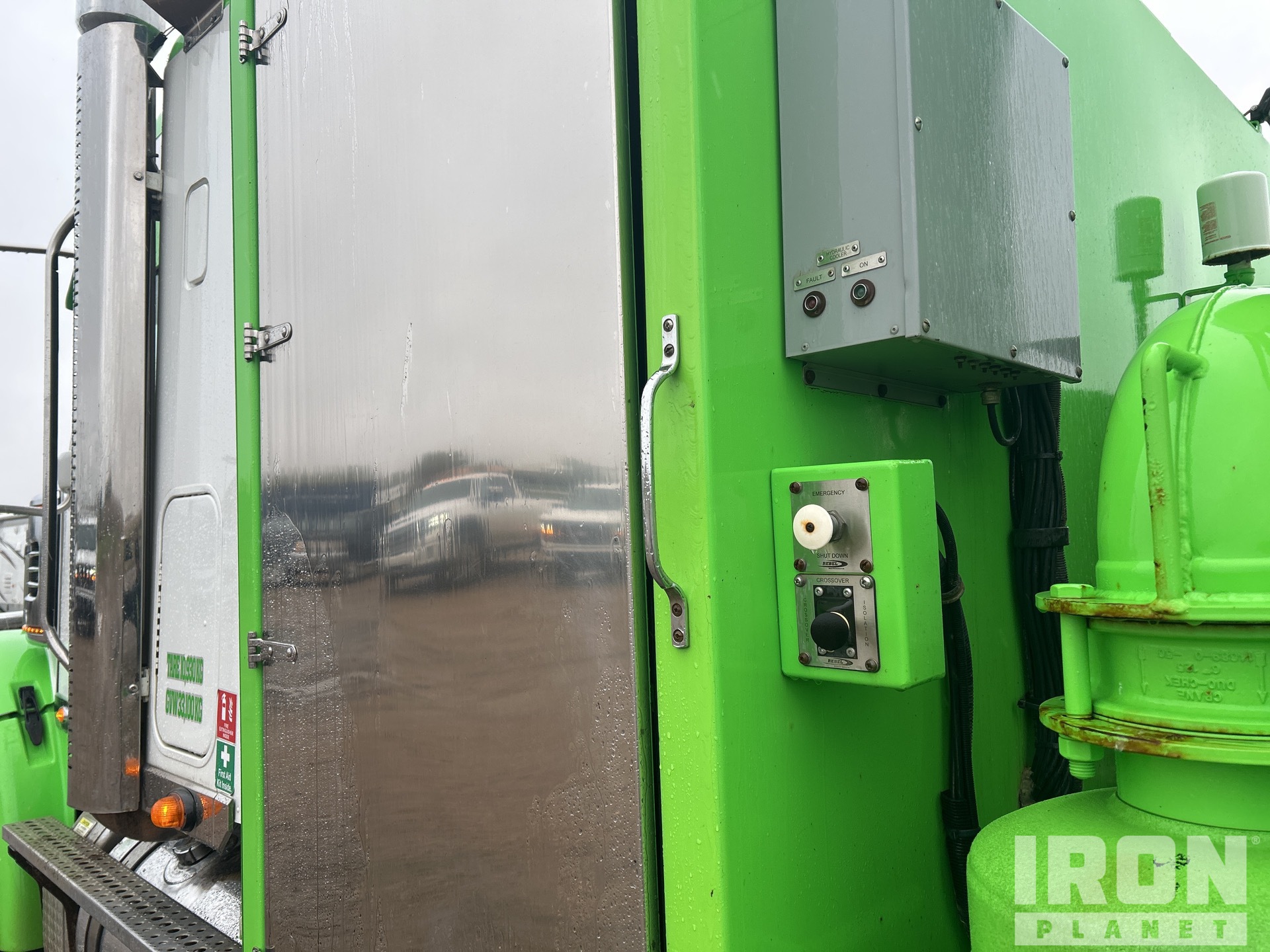 2015 Freightliner CORONADO 122SD