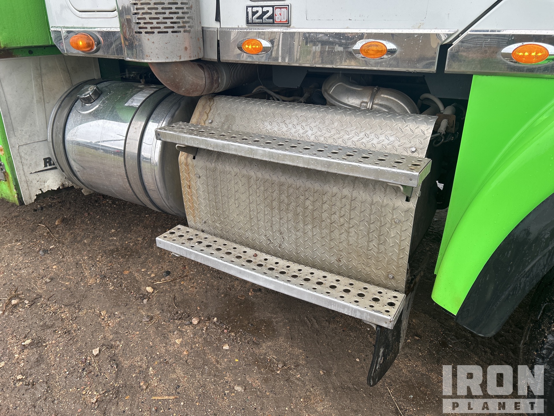 2015 Freightliner CORONADO 122SD