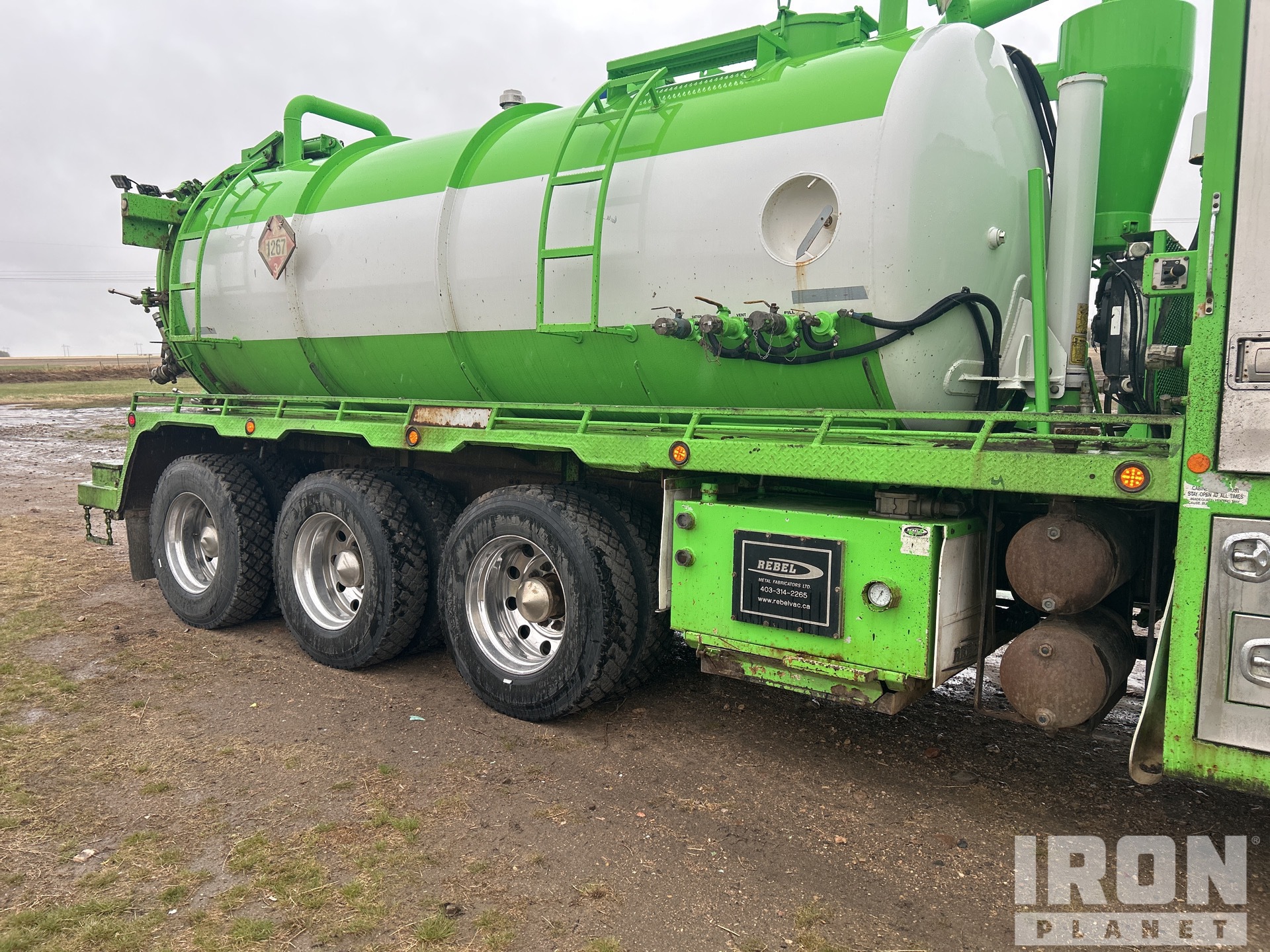2015 Freightliner CORONADO 122SD
