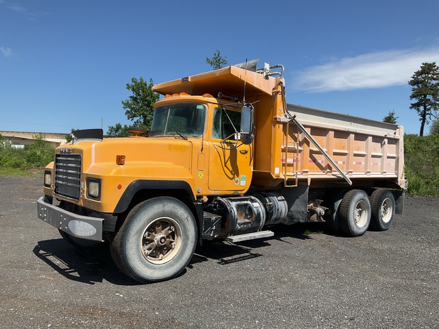 1997 Mack RD688S 8x4 Tri/A Dump Truck