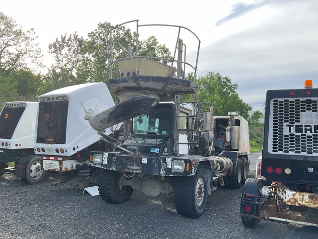 2012 Advance Terex FDB4000 8x6 Front Discharge Mixer Truck