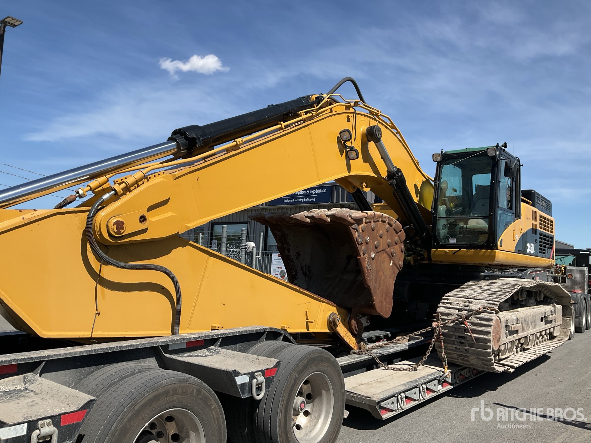 Photo of a 2008 Caterpillar 345D L