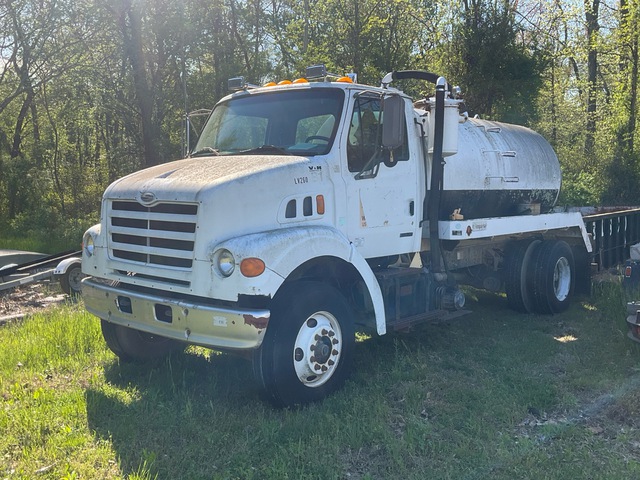 Imperial Calumet on 1999 Sterling 360 4x2 Vacuum Tanker Truck