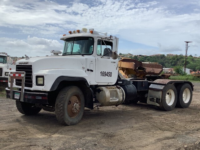 1998 Mack RD688S 6x4 Day Cab Truck Tractor