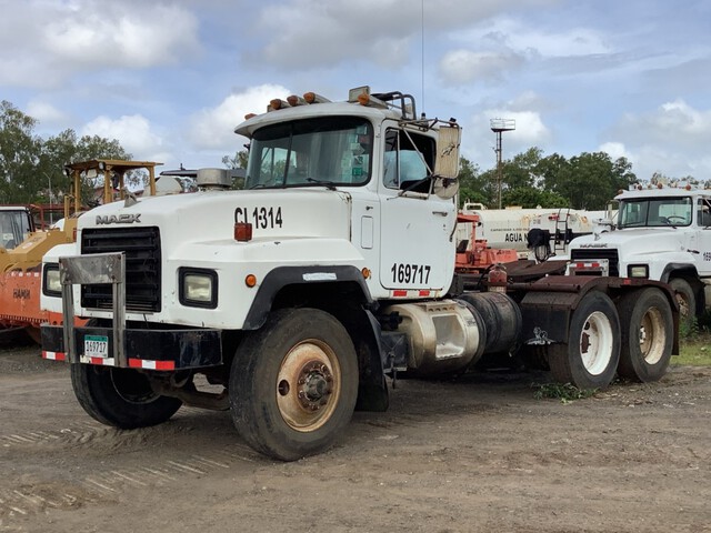 1998 Mack RD688S 6x4 Day Cab Truck Tractor