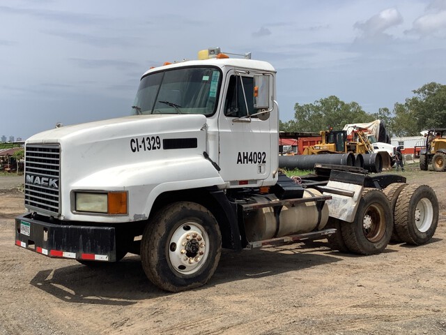 2002 Mack CH612 6x4 Day Cab Truck Tractor