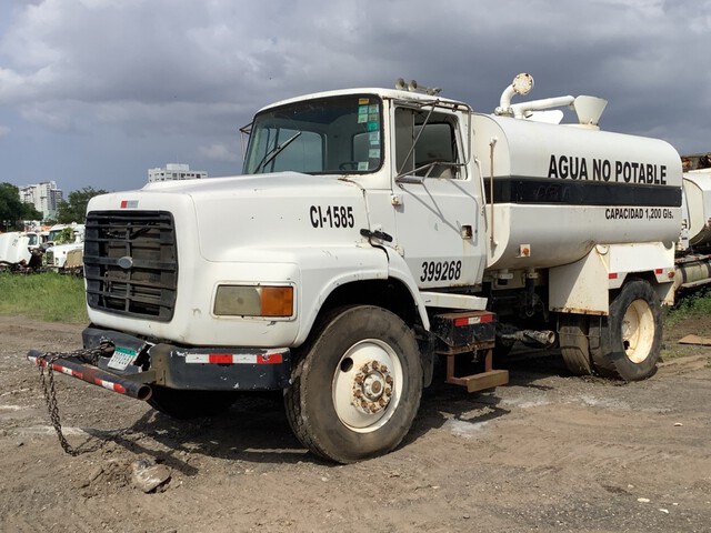 1994 Ford L9000 1200 gal 4x2 Water Truck (Inoperable)