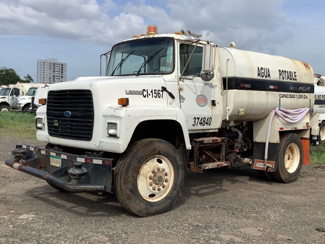 1995 Ford LN8000 1200 gal 4x2 Water Truck
