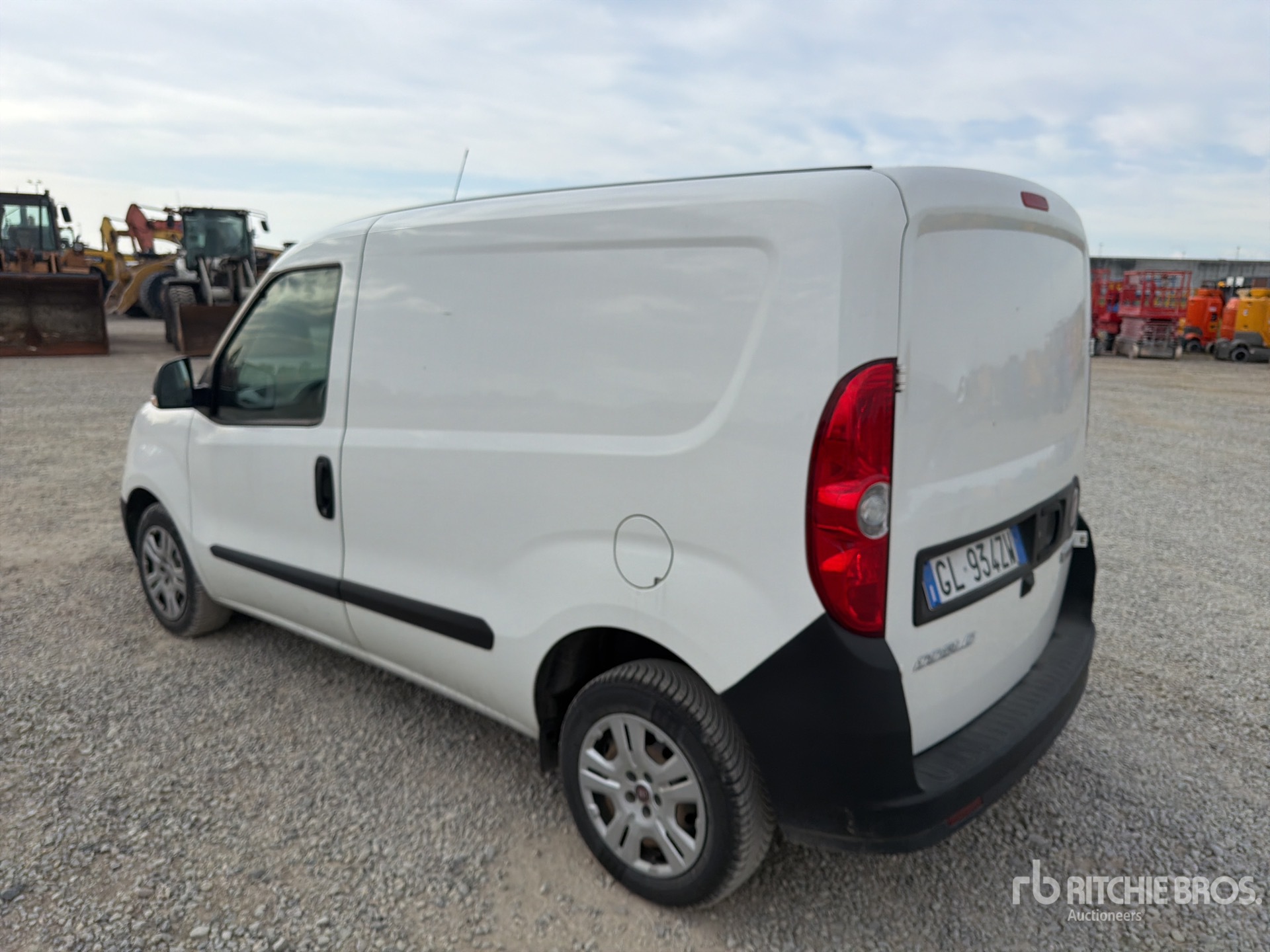 General Appearance with Foto, angolo posteriore sinistro