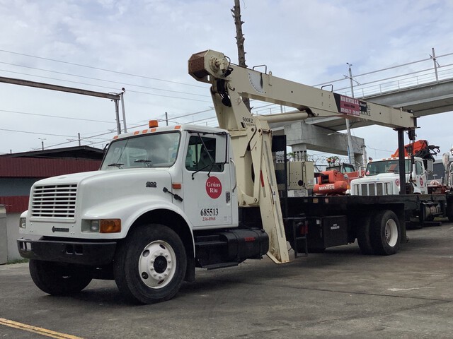 National 500E2 Straight Boom on 2001 International 4900 4x2 Crane Truck