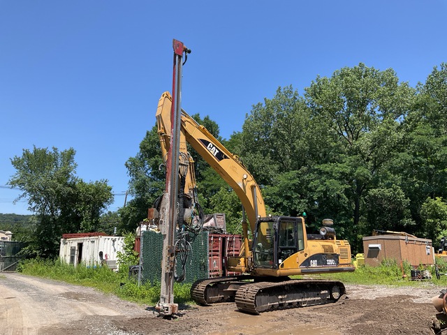 Cat 320 Tracked Excavator