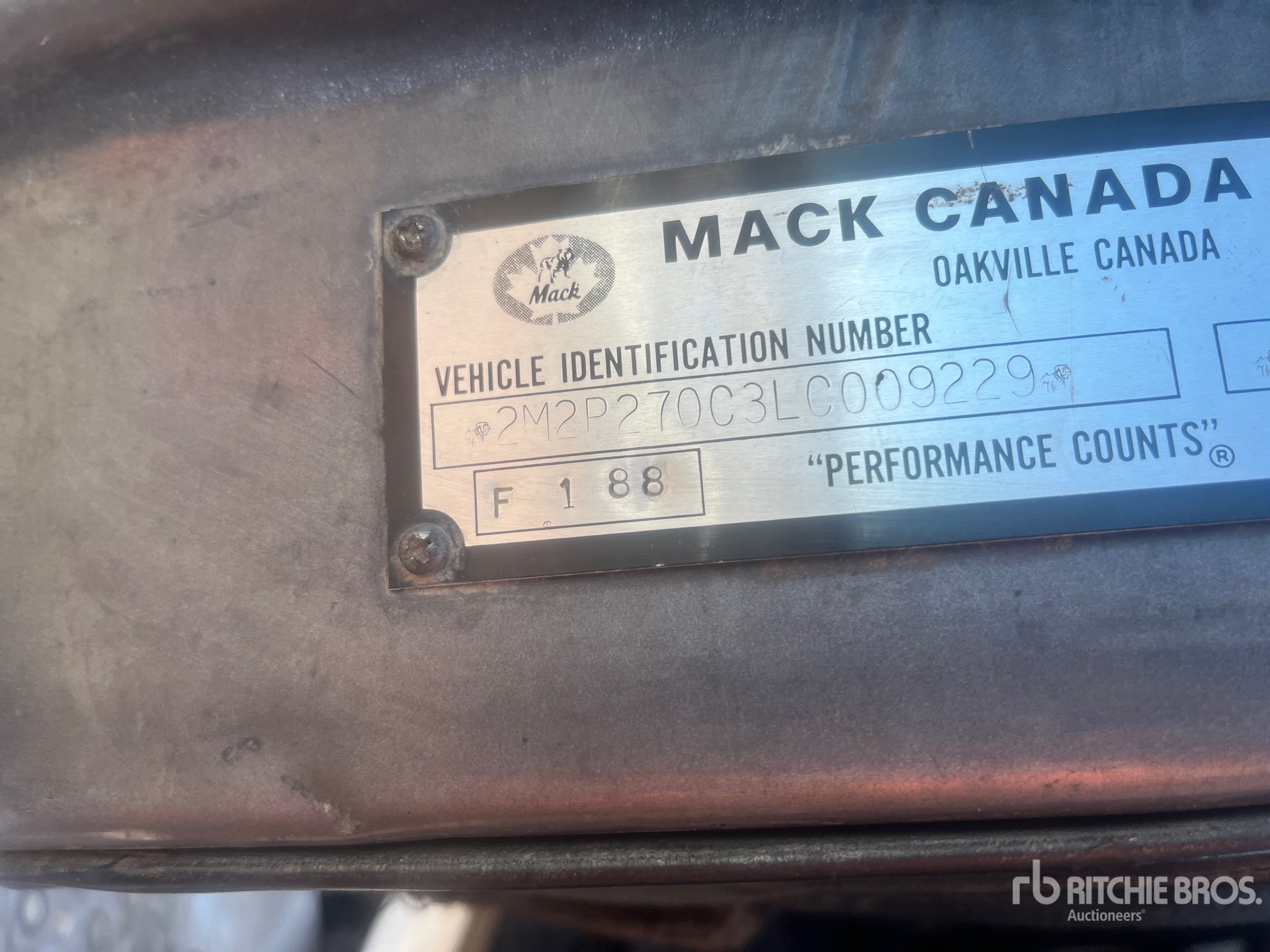 1990 Mack RD688