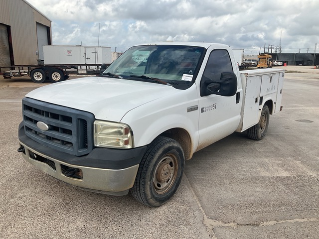 2006 Ford F-250 XL 4x2 Utility Truck 2006 Ford F-250 XL 4x2 Utility Truck