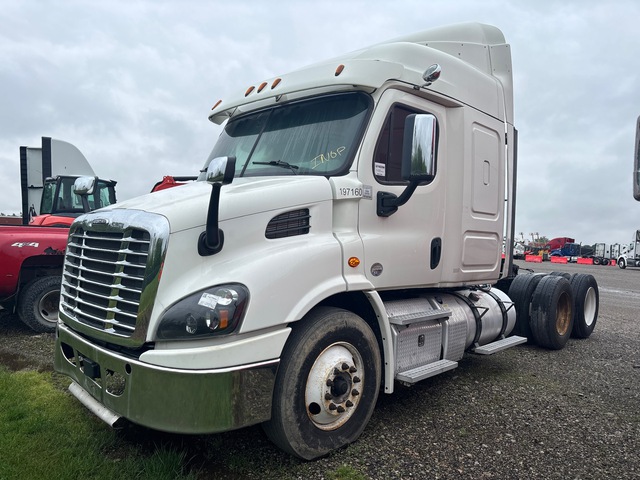 2018 Freightliner Cascadia 113 6x4 T/A Sleeper Truck Tractor