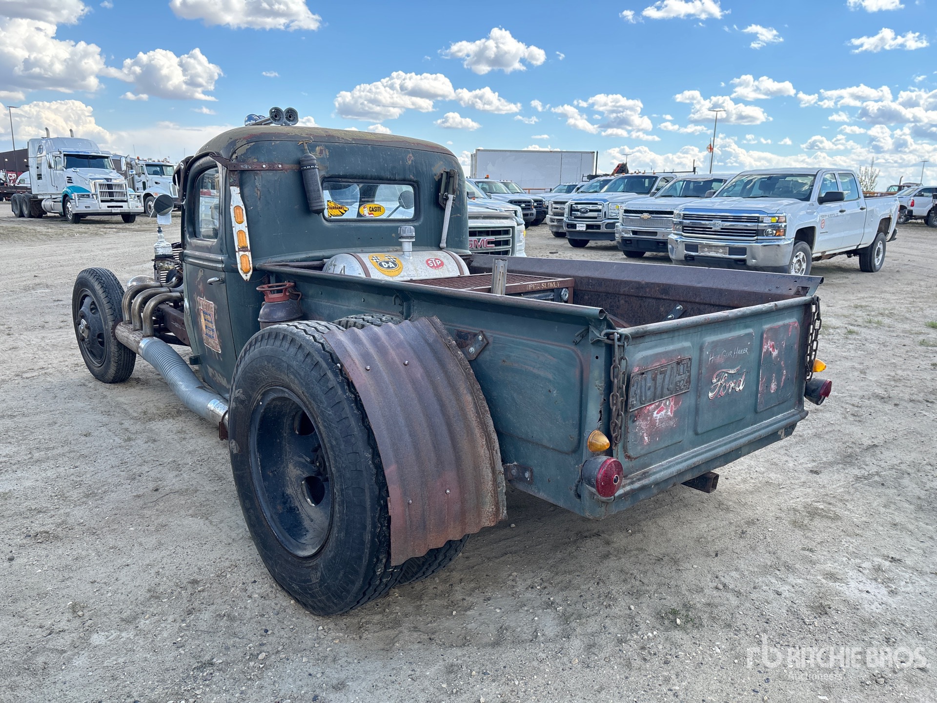 General Appearance with Picture, Left Rear Corner