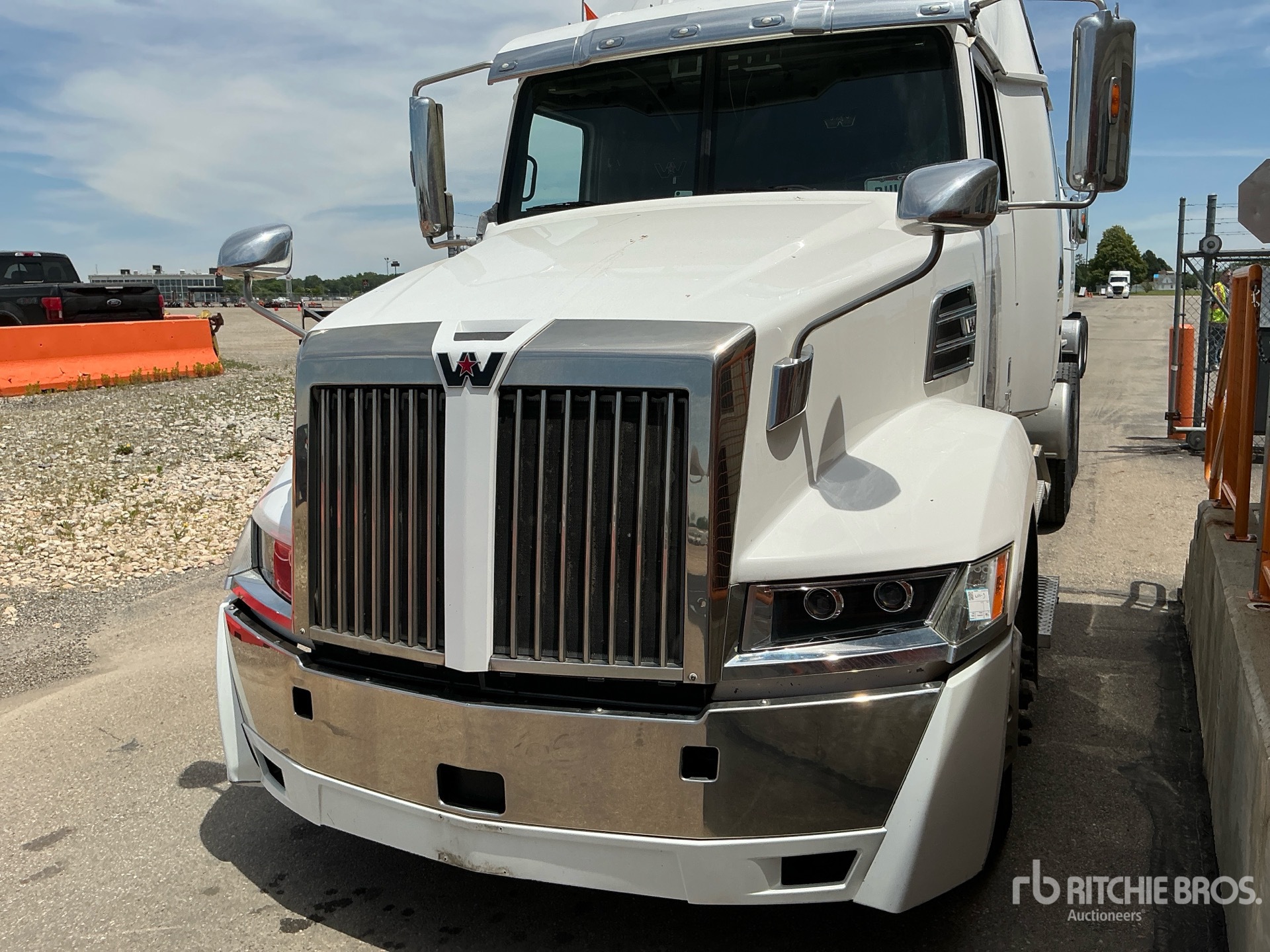 Photo of a 2020 Western Star 5700