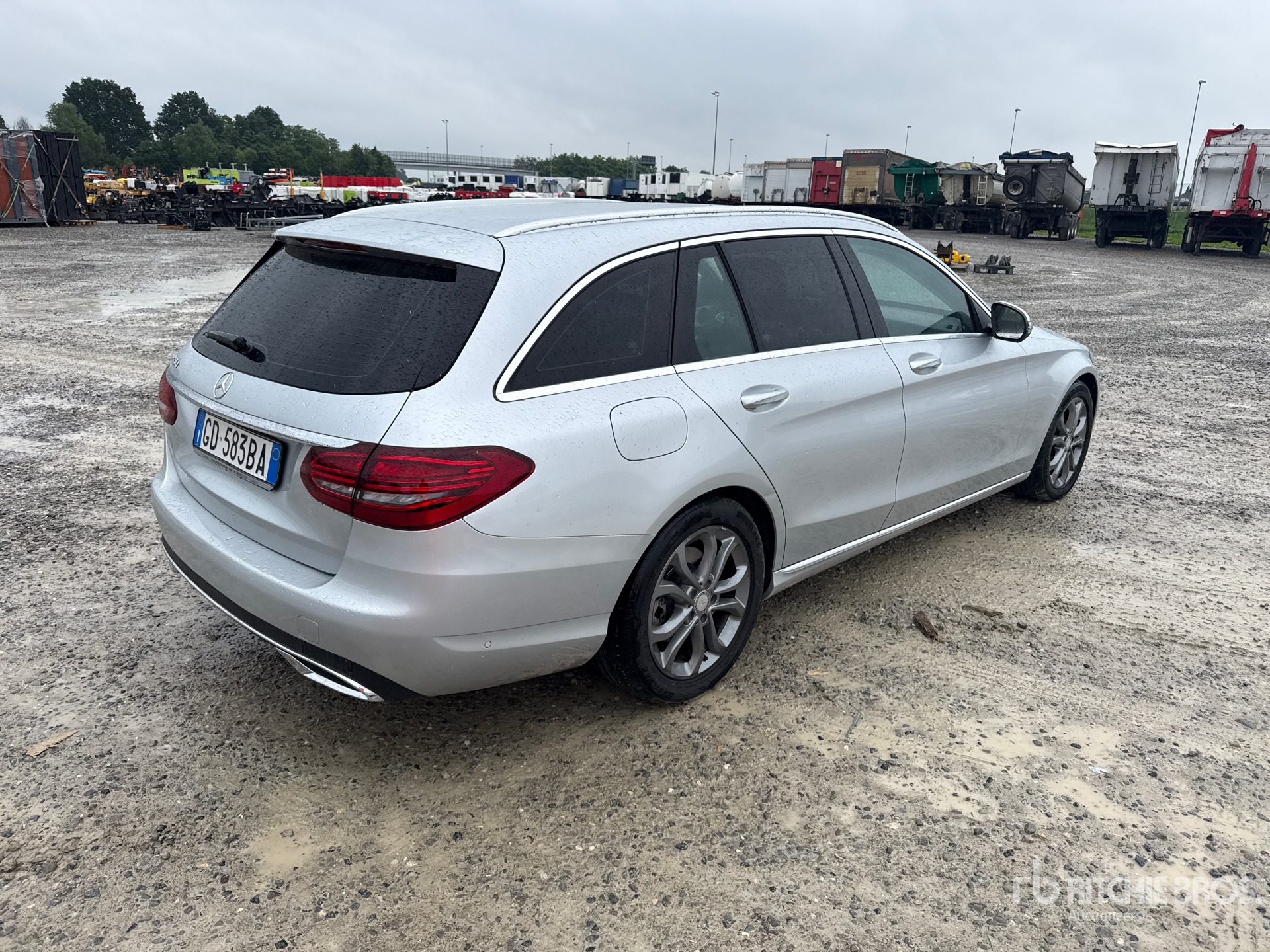 General Appearance with Bild, Ecke hinten rechts