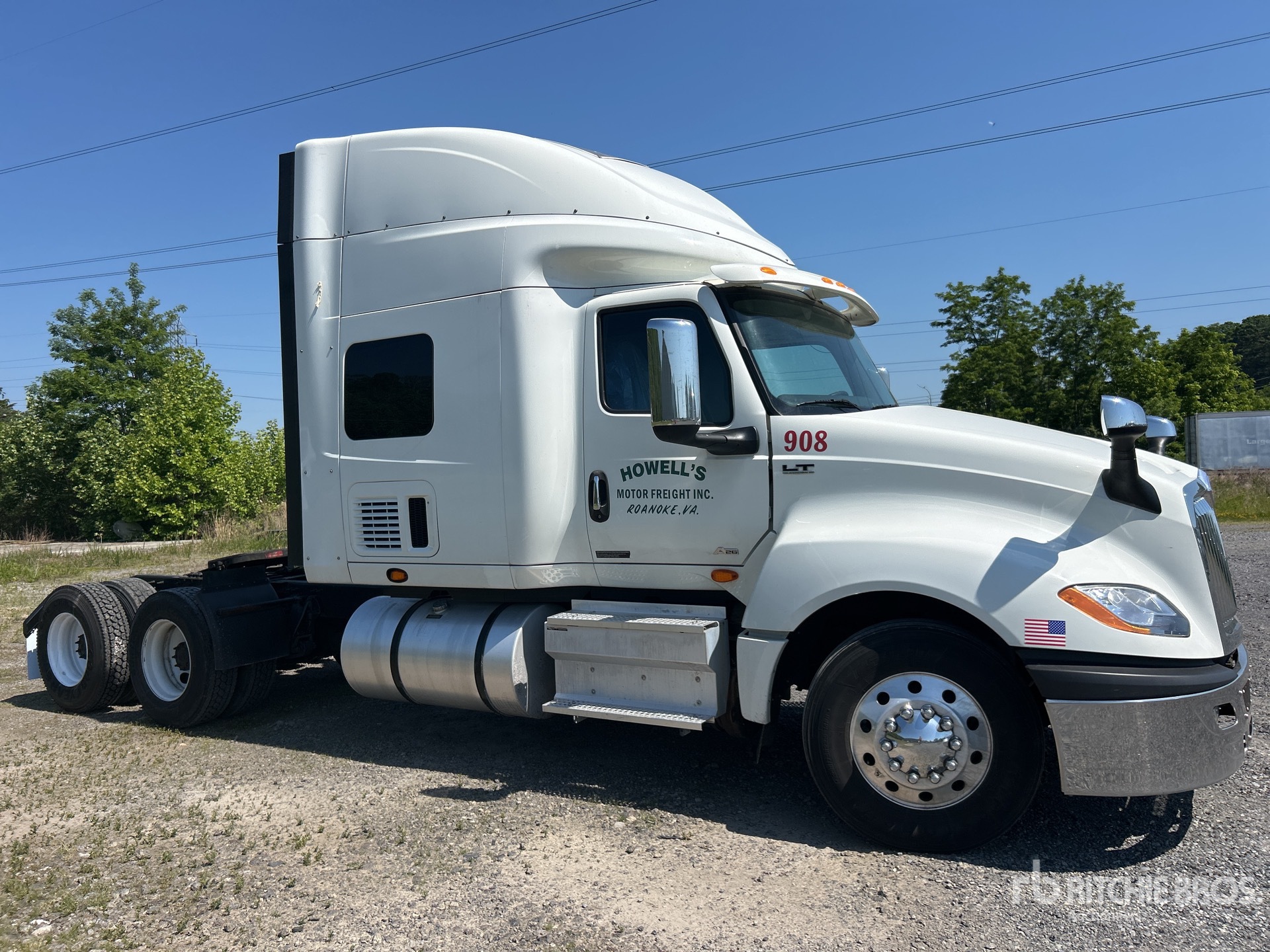 General Appearance with Picture, Right Front Corner