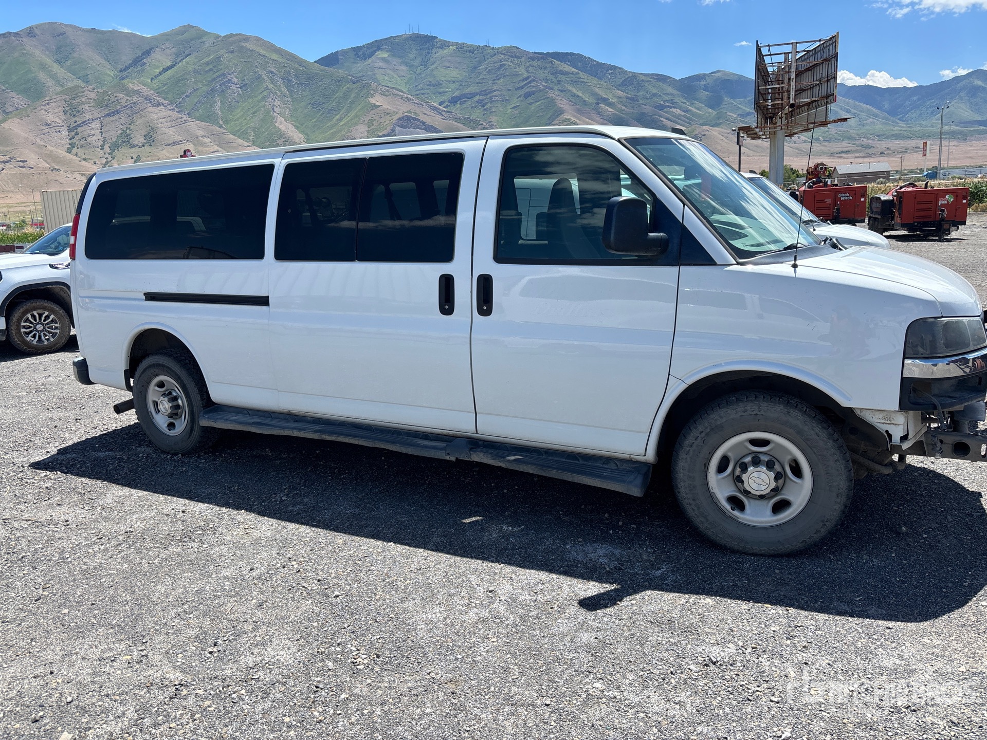 General Appearance with Picture, Right Front Corner
