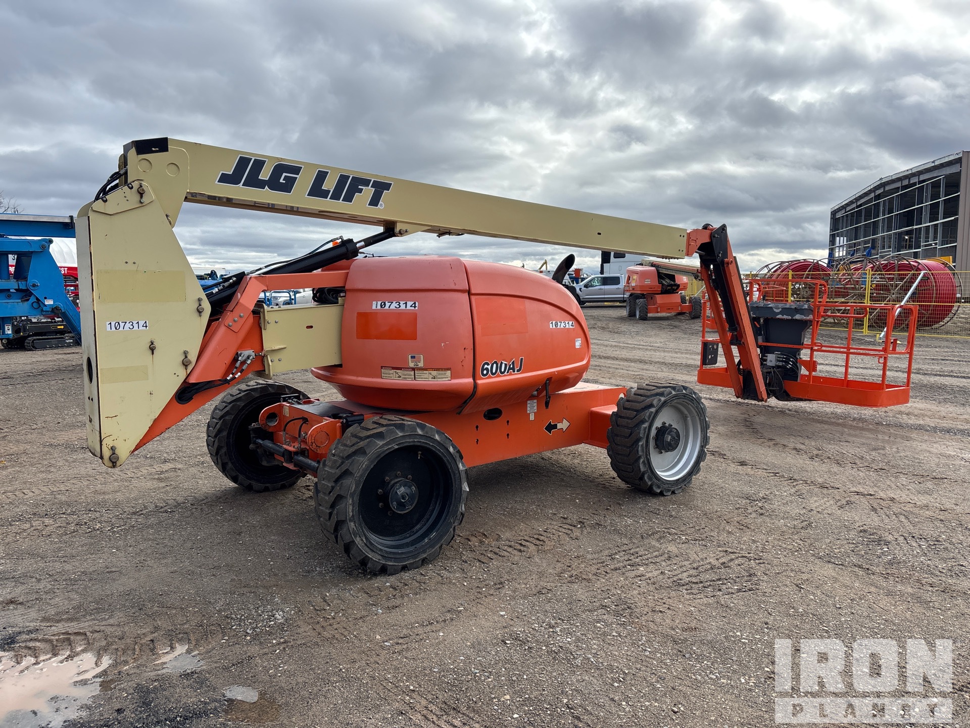 General Appearance - Boom Lift* with Picture, Right Rear Corner