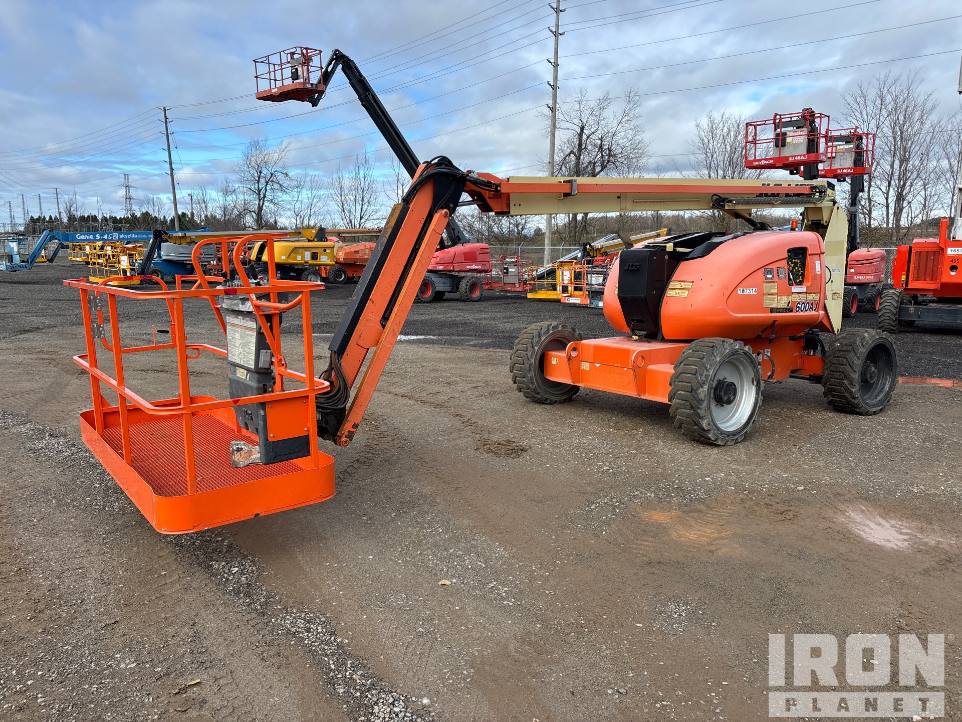 General Appearance - Boom Lift* with Picture, Left Front Corner