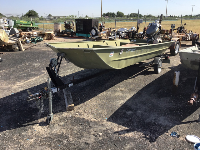 Crestliner Boat
