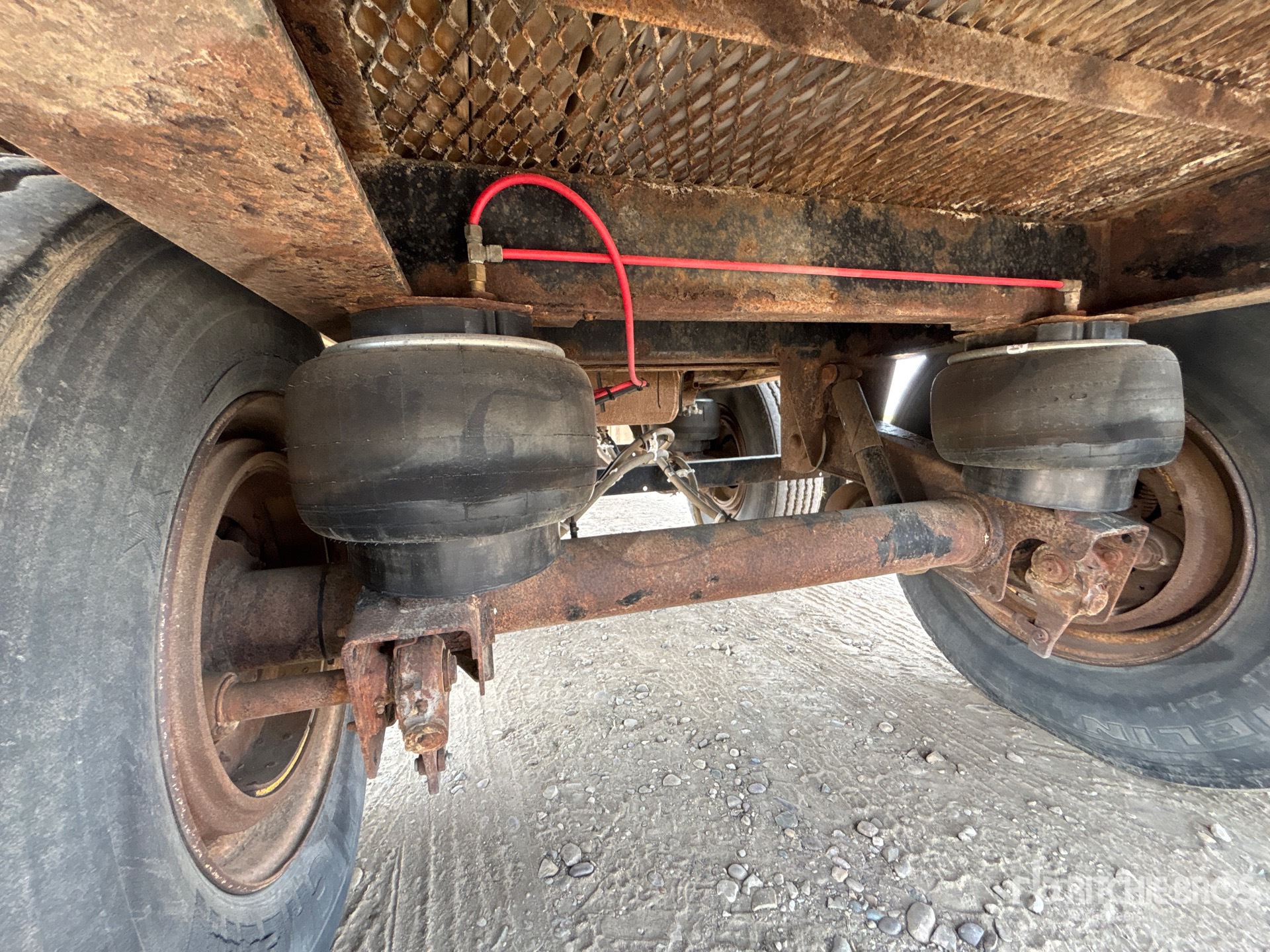 2001 Load King 32 ft T/A Super B-Train Pup Spr ...