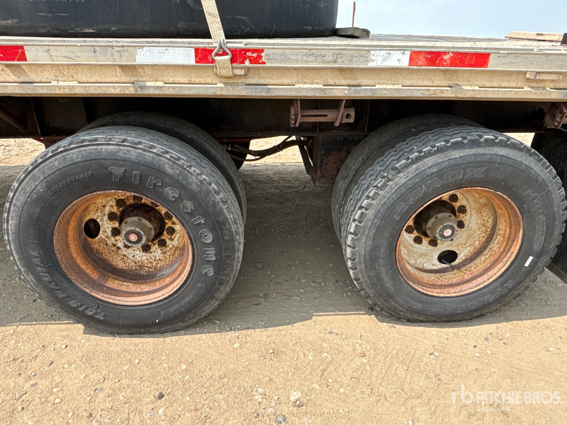 2001 Load King 32 ft T/A Super B-Train Pup Spr ...