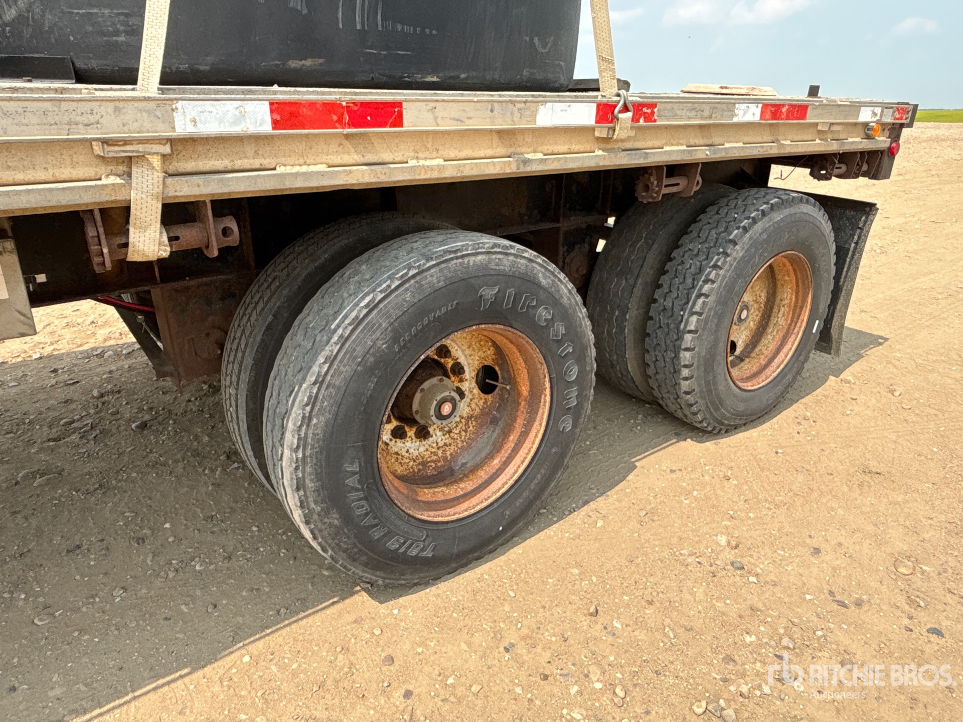 2001 Load King 32 ft T/A Super B-Train Pup Spr ...