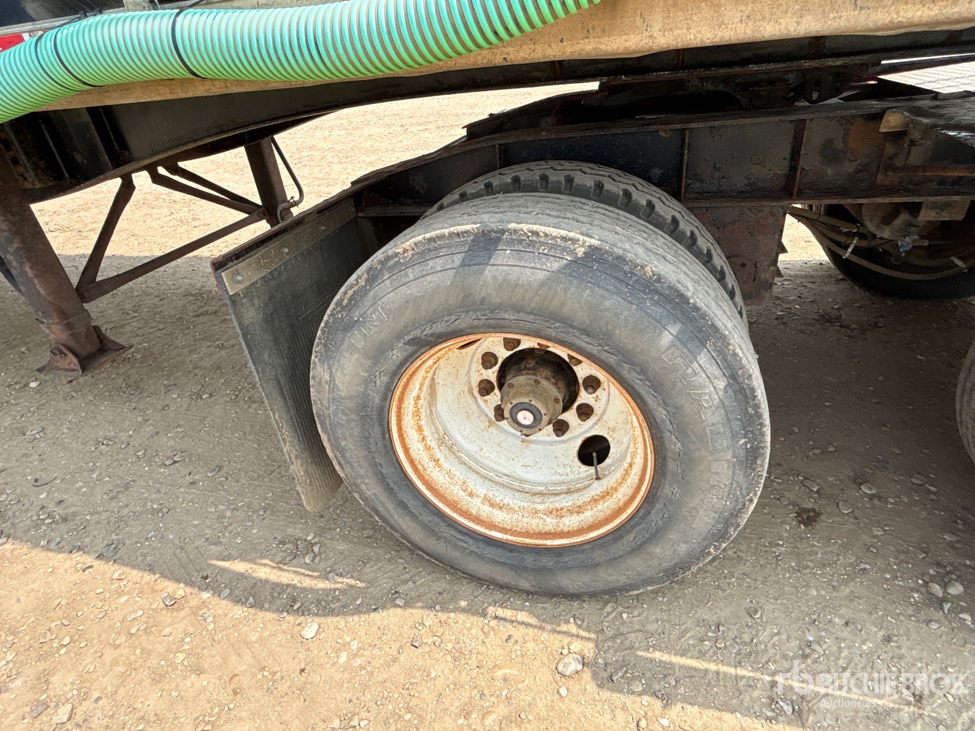 2001 Load King 28 ft Tri/A Super B-Train Lead  ...