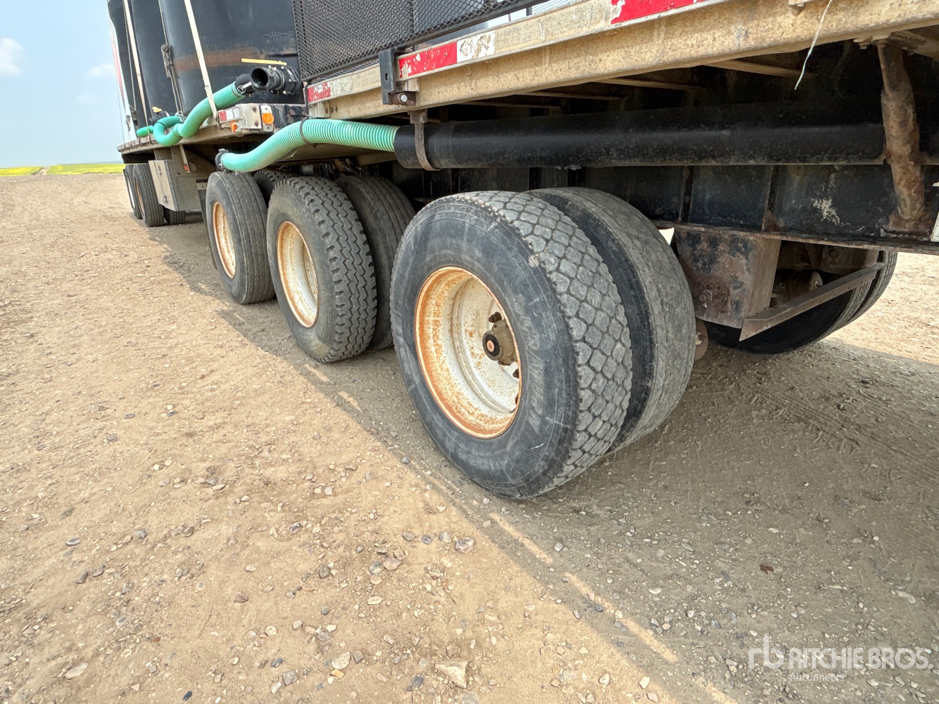 2001 Load King 28 ft Tri/A Super B-Train Lead  ...