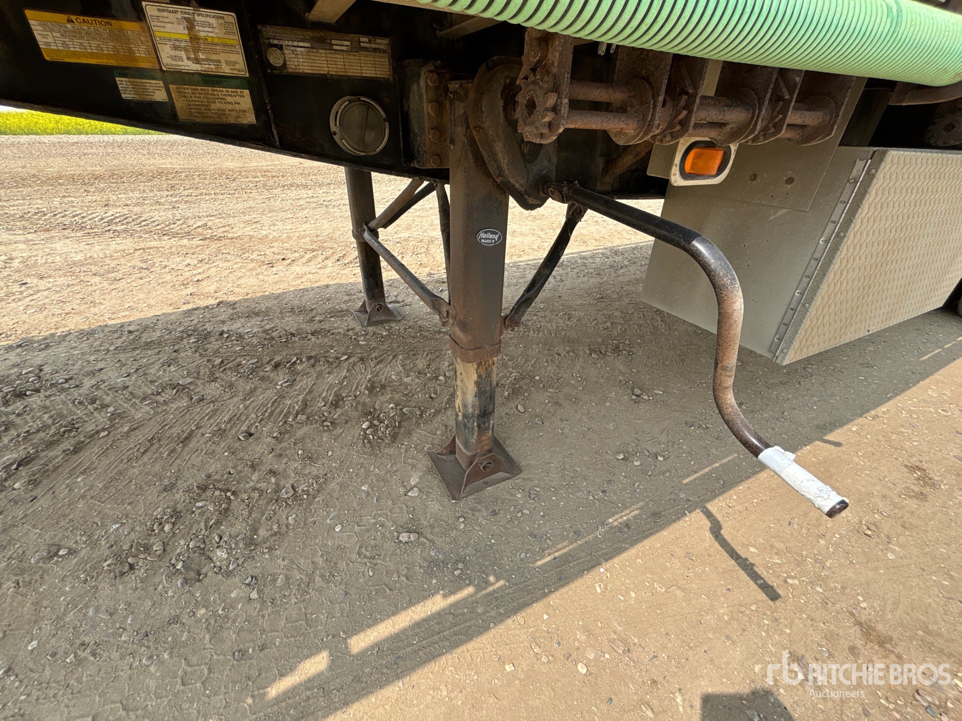 2001 Load King 28 ft Tri/A Super B-Train Lead  ...