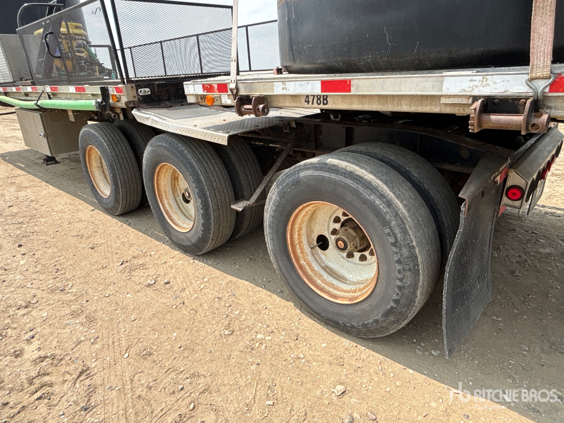 2001 Load King 28 ft Tri/A Super B-Train Lead  ...