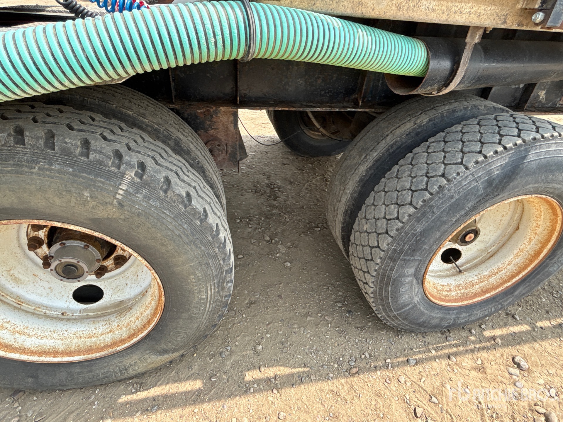 2001 Load King 28 ft Tri/A Super B-Train Lead  ...