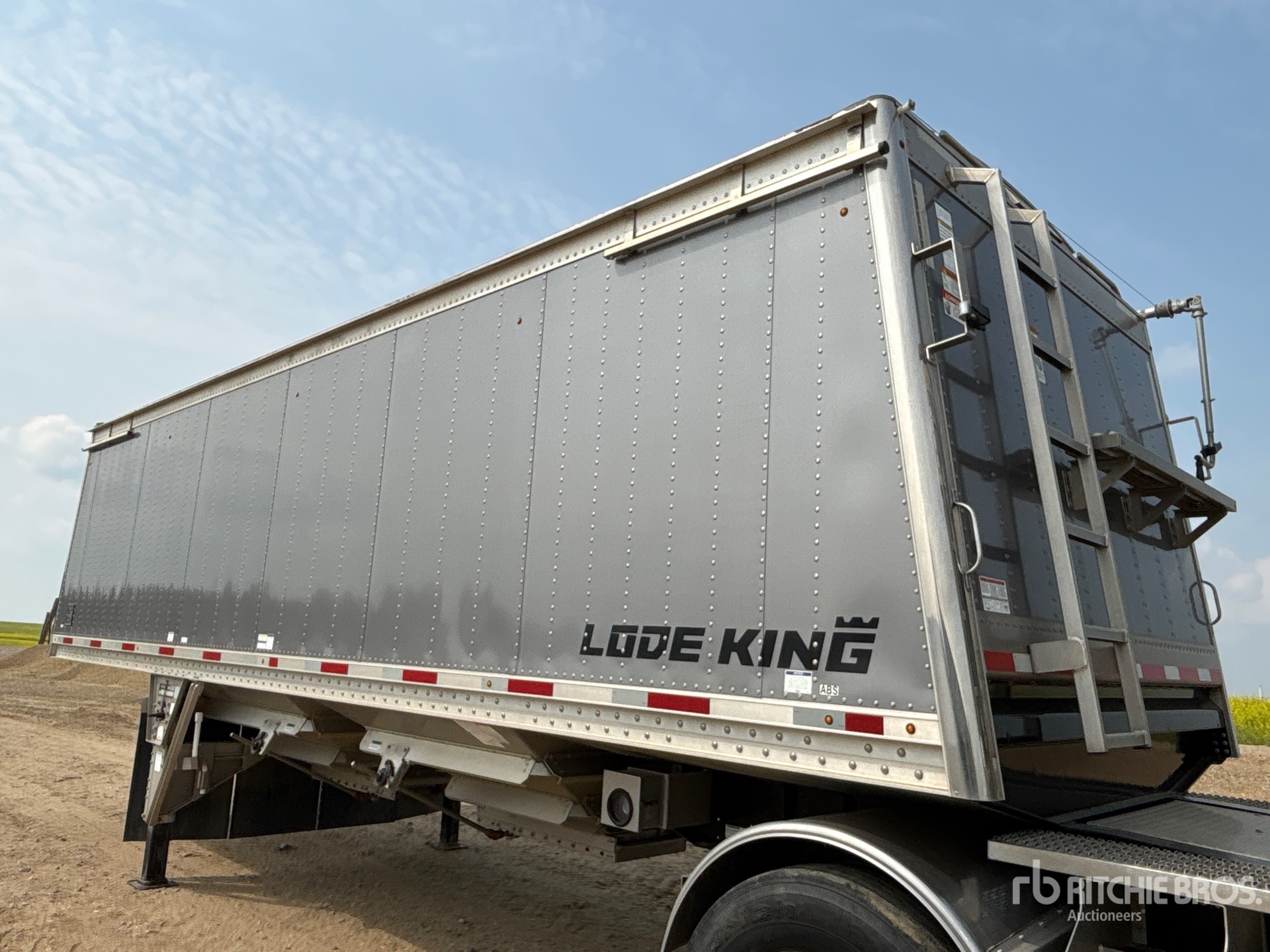 2021 Load King 28 ft Tri/A Super B-Train Lead