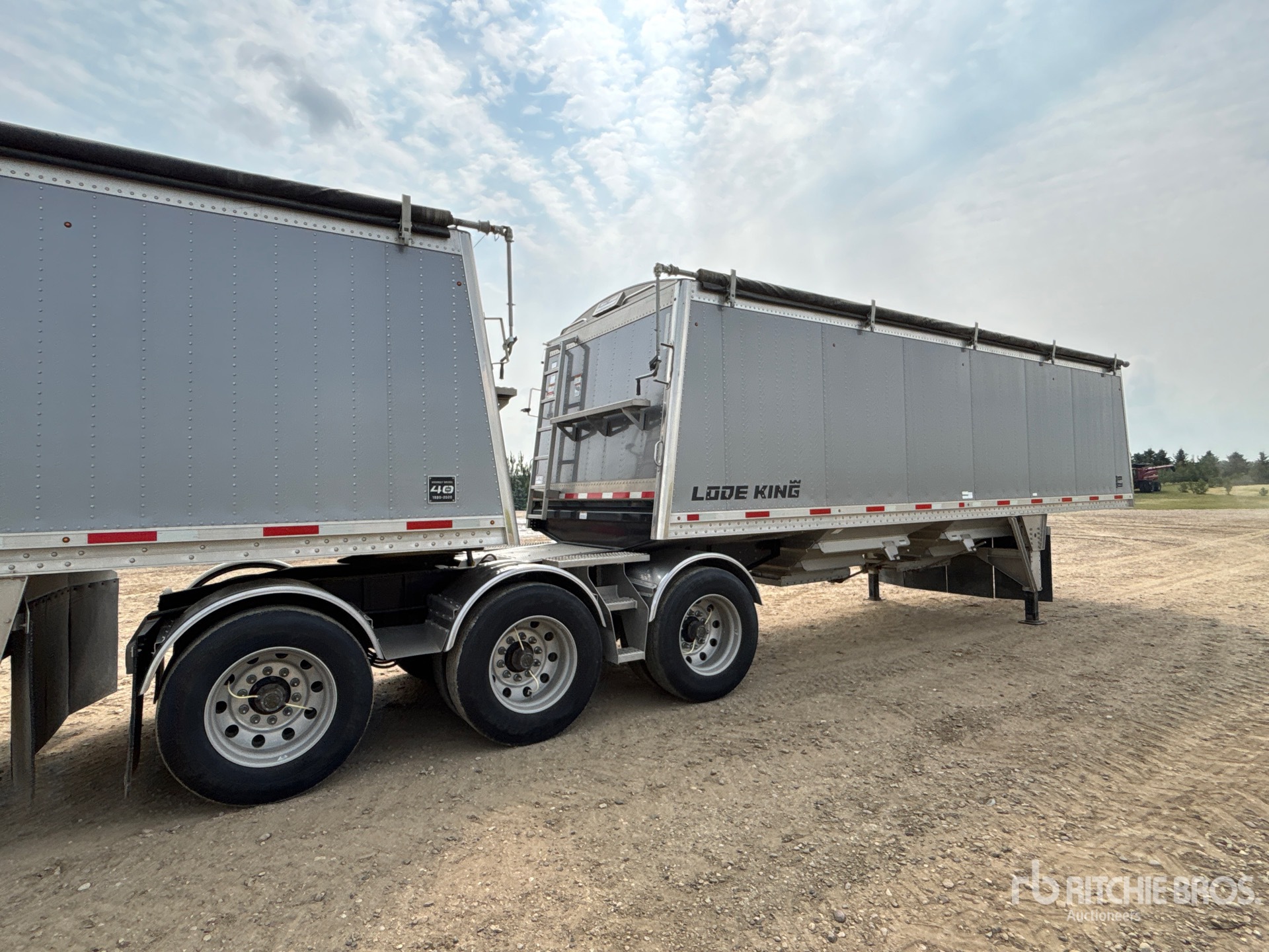2021 Load King 28 ft Tri/A Super B-Train Lead