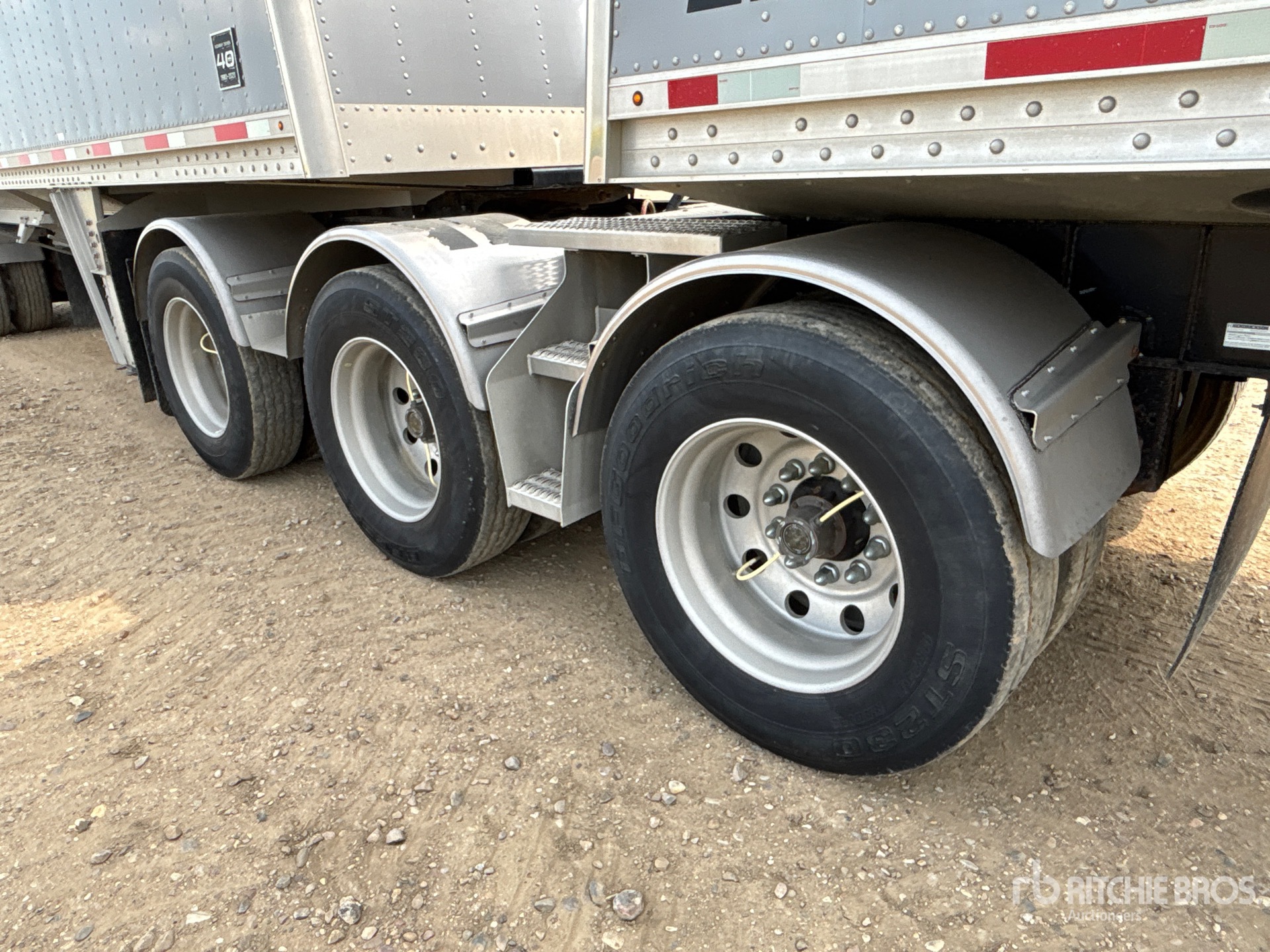 2021 Load King 28 ft Tri/A Super B-Train Lead