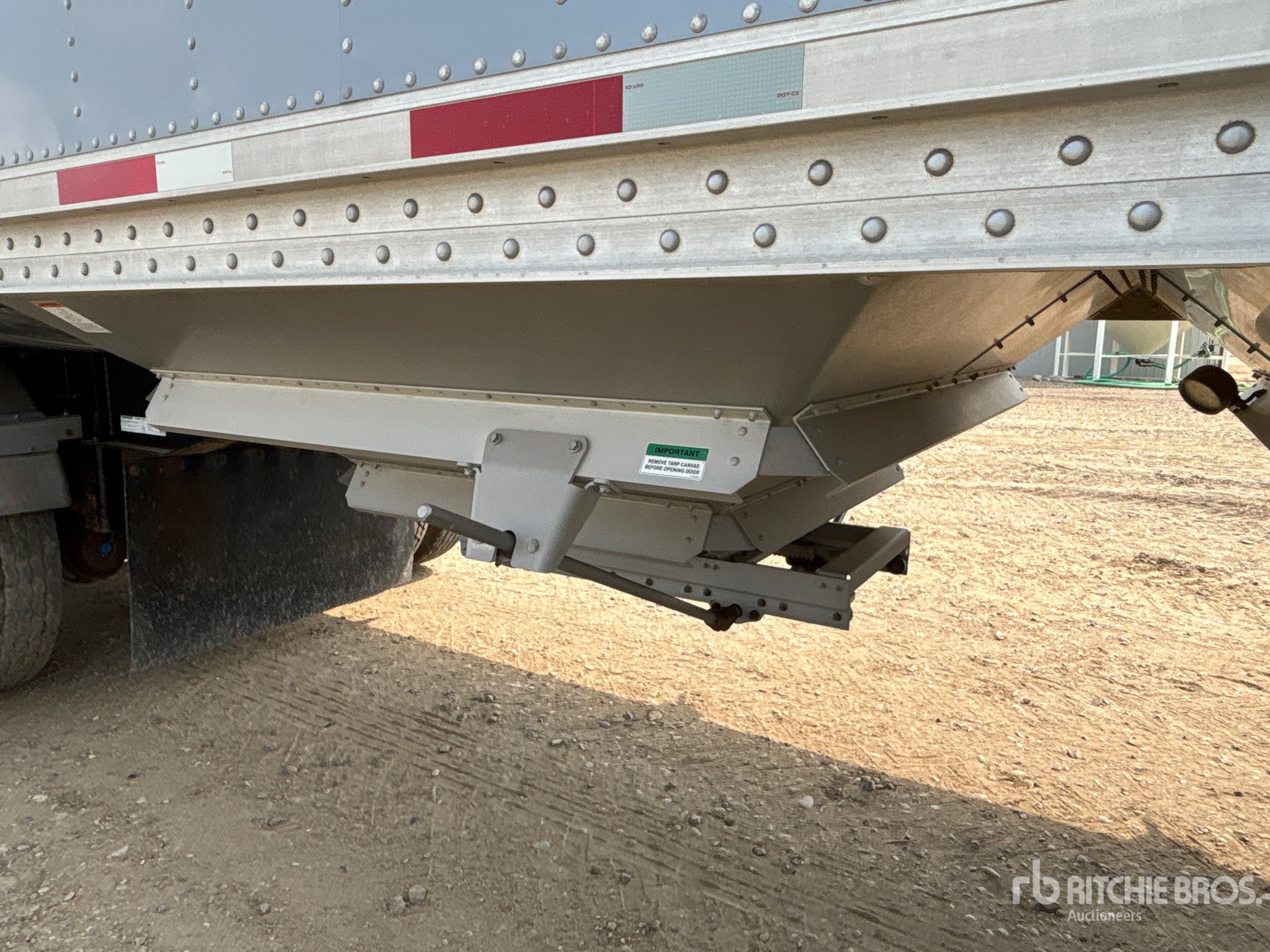 2021 Load King 28 ft Tri/A Super B-Train Lead