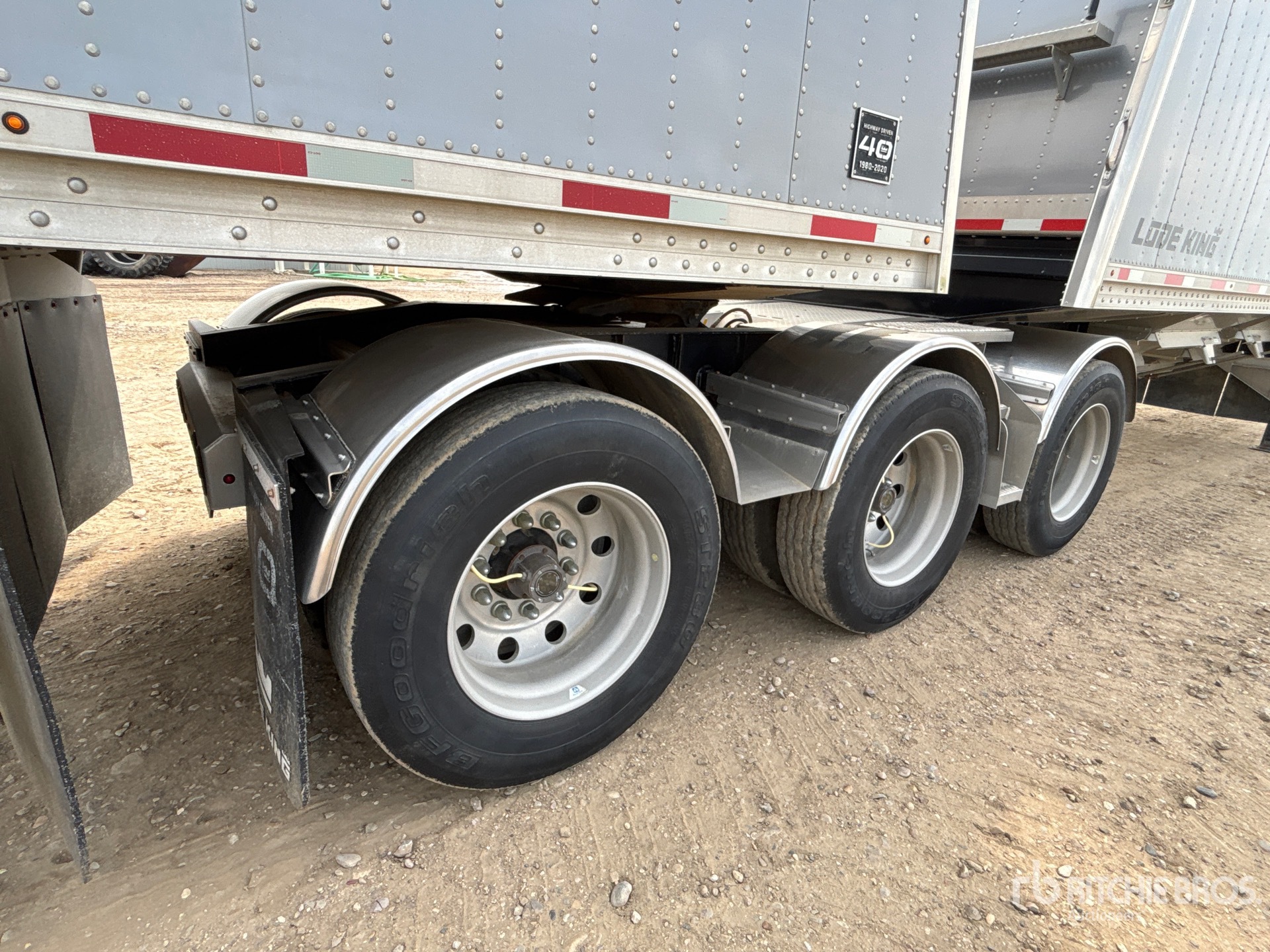 2021 Load King 28 ft Tri/A Super B-Train Lead