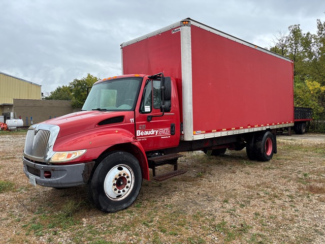 2002 International 4300 4x2 Van Truck 2002 International 4300 4x2 Van Truck