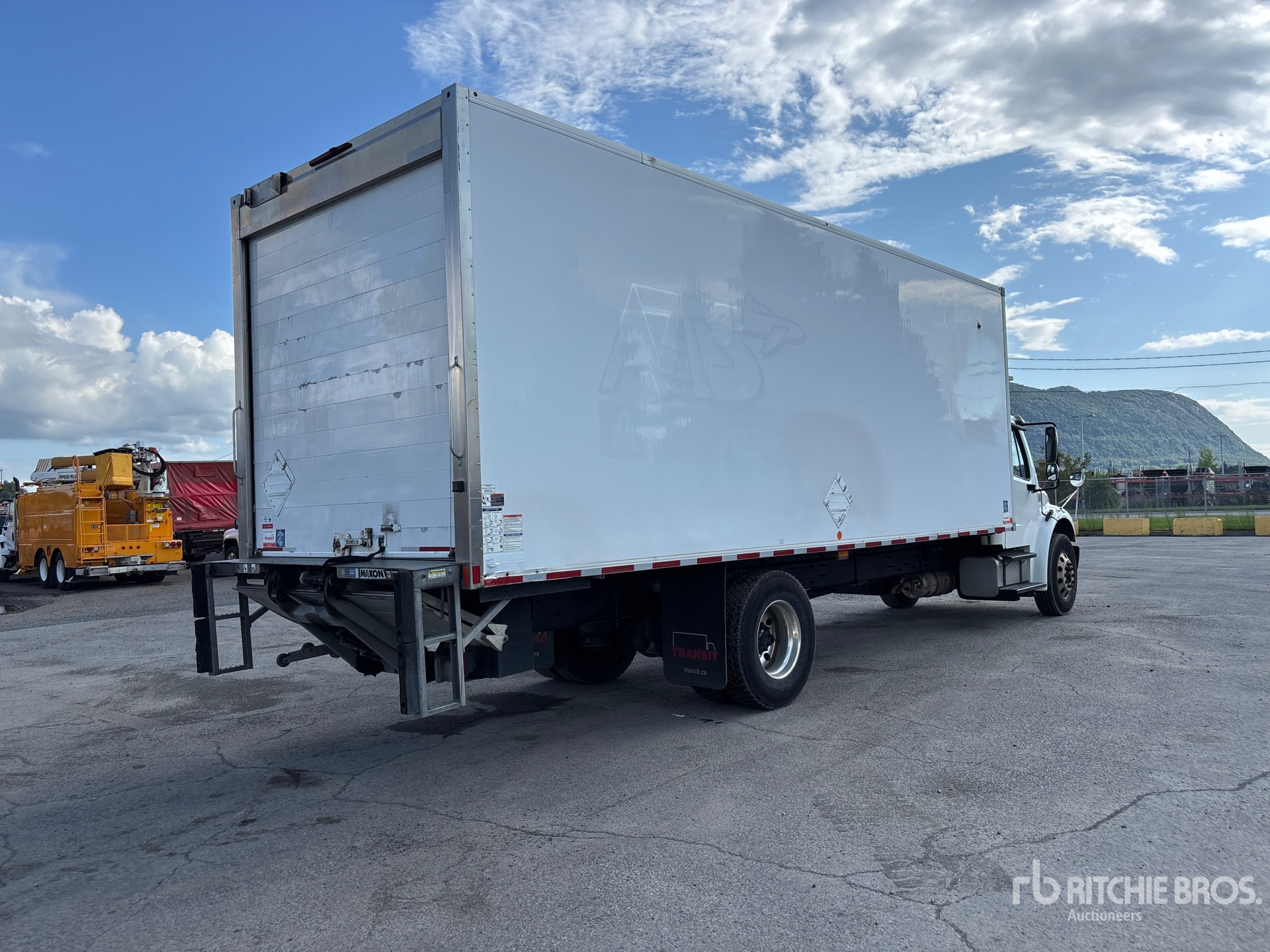 2019 Freightliner M2 106