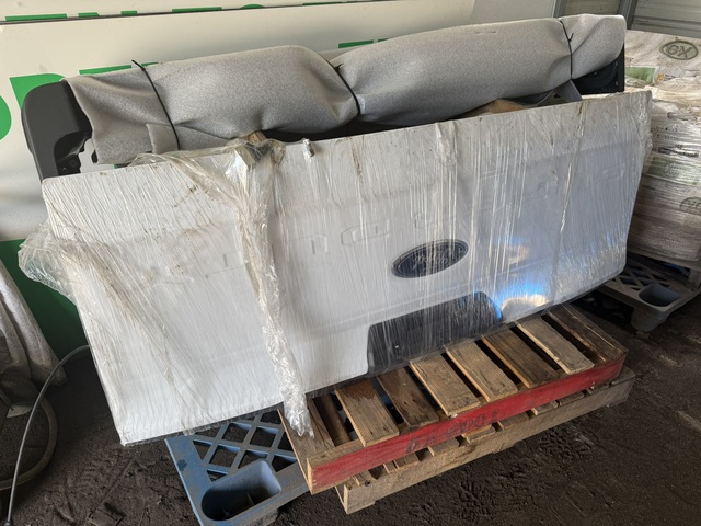 Ford F-250 Tailgate & Rear Bumper