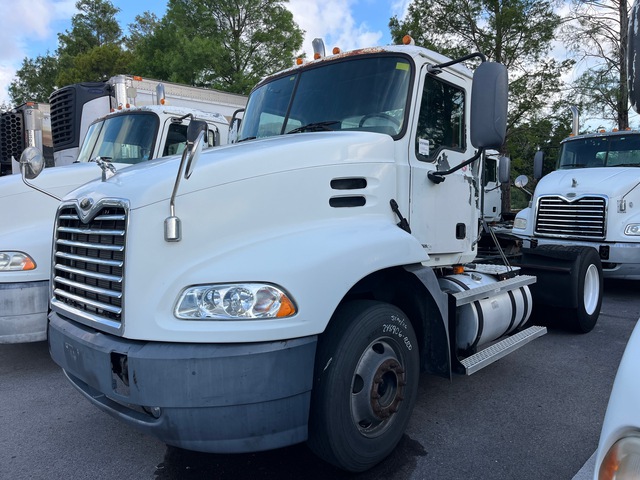 2006 Mack CXN612 4x2 S/A Day Cab Truck Tractor (Inoperable)