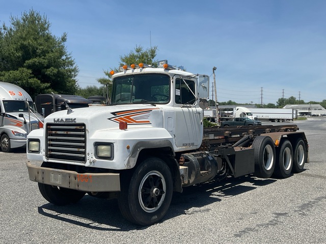 1997 Mack RD688S 8x4 Roll-Off Truck