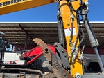 Hydraulics with Thumb Cylinder