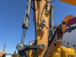 Hydraulics with Thumb Cylinder