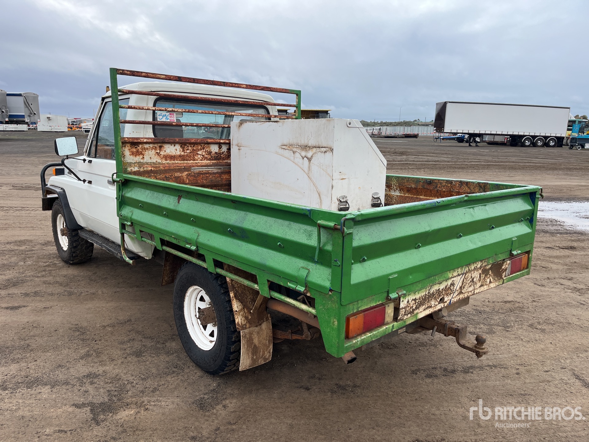 General Appearance with Picture, Right Rear Corner