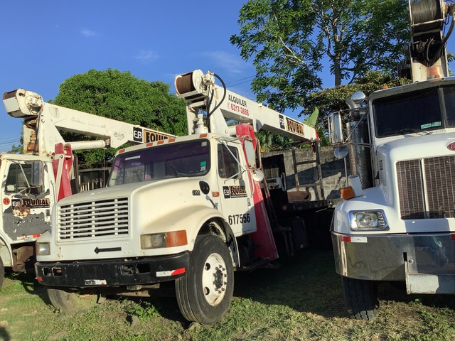 2000 International 4700 4x2 Boom Truck (Inoperable)