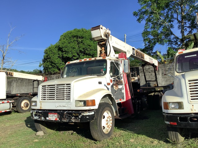 1999 International 4000 S 4x2 Boom Truck (Inoperable)
